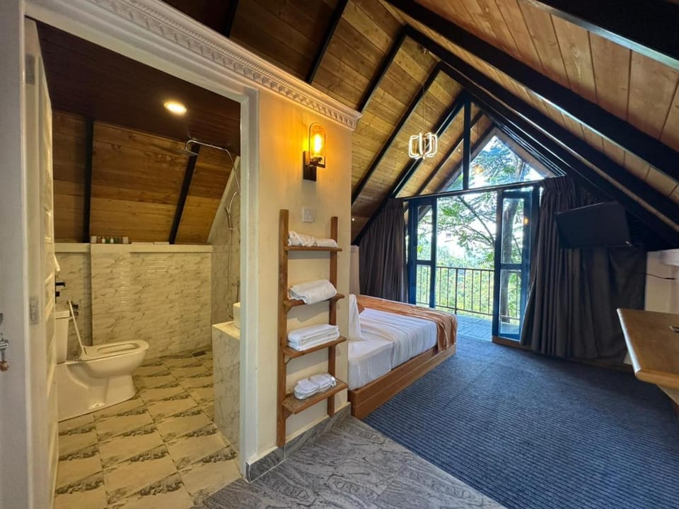 Bed, Bathroom, Photo of the whole room, Bedroom