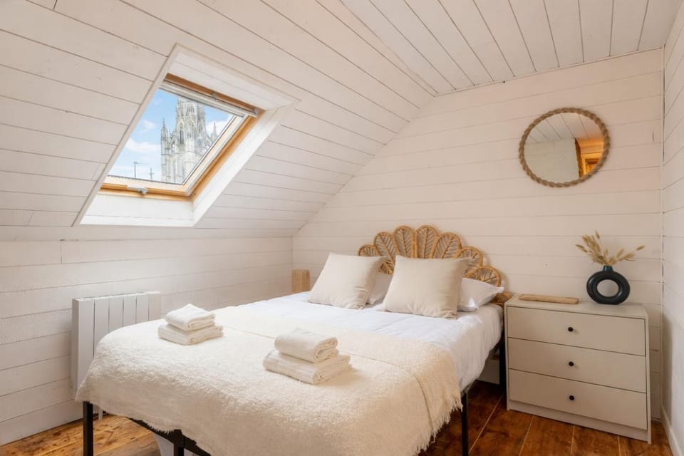 Bed, Photo of the whole room, Bedroom, flat iron
