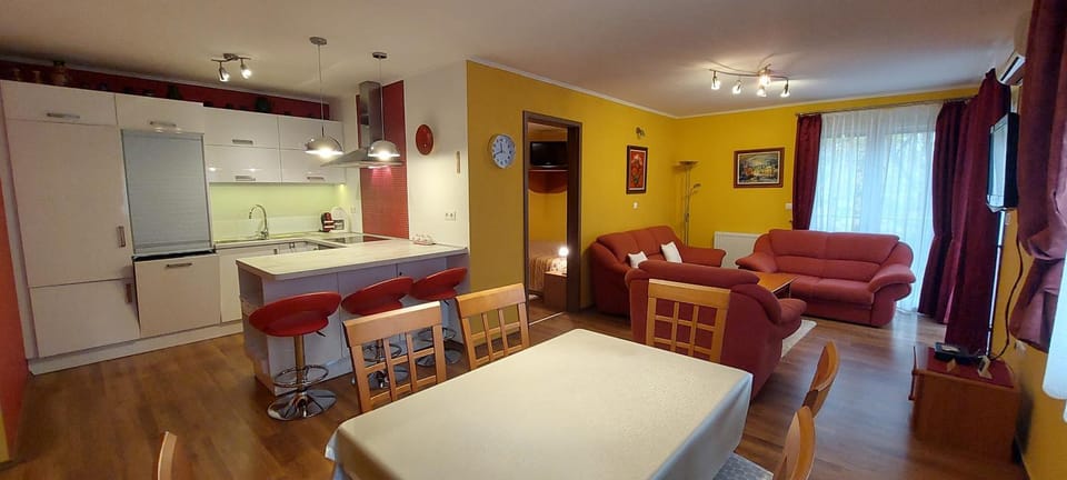 Kitchen or kitchenette, Living room