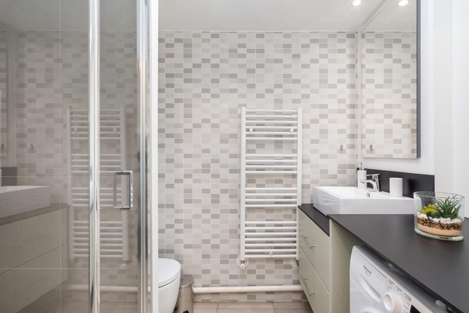 Bright newly refurbished studio Apartment in Villeurbanne