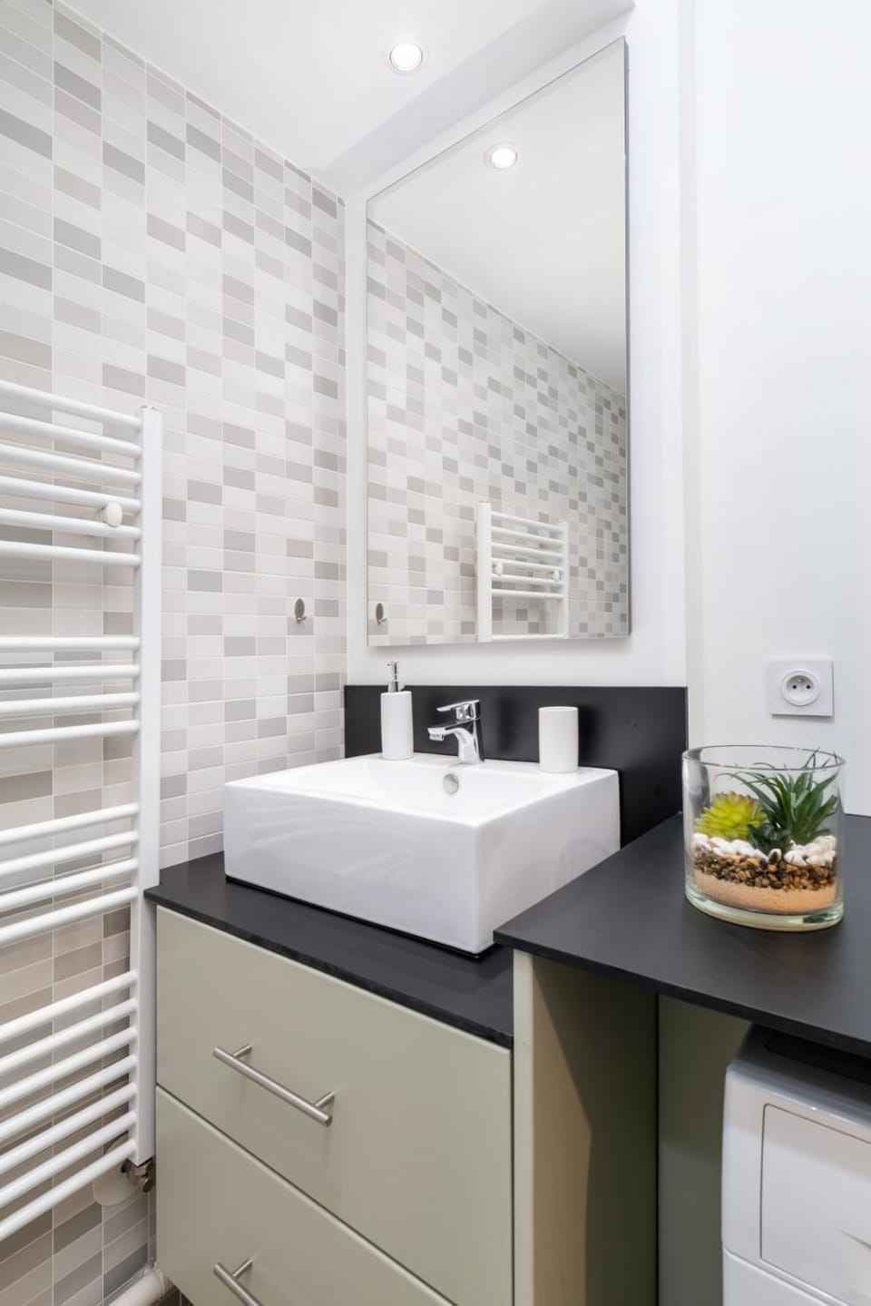 Bright newly refurbished studio Apartment in Villeurbanne