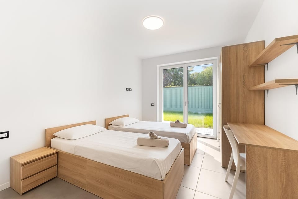 Bed, Seating area, Bedroom
