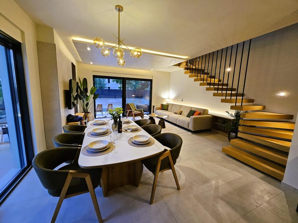Living room, Seating area, Dining area