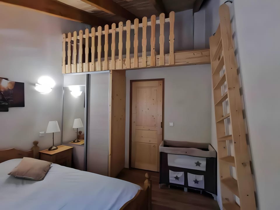 Property building, Living room, Bedroom