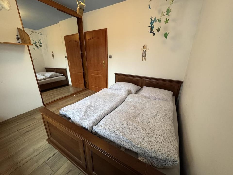 Bed, Photo of the whole room, wardrobe