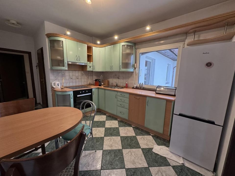 Kitchen or kitchenette, dishwasher, oven, stove