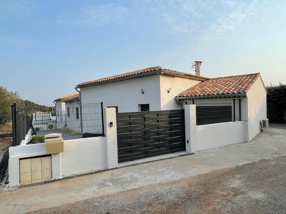 Jolie villa avec piscine au calme Villa in Aups