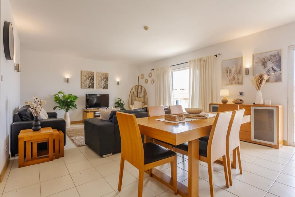 Living room, Seating area, Meals