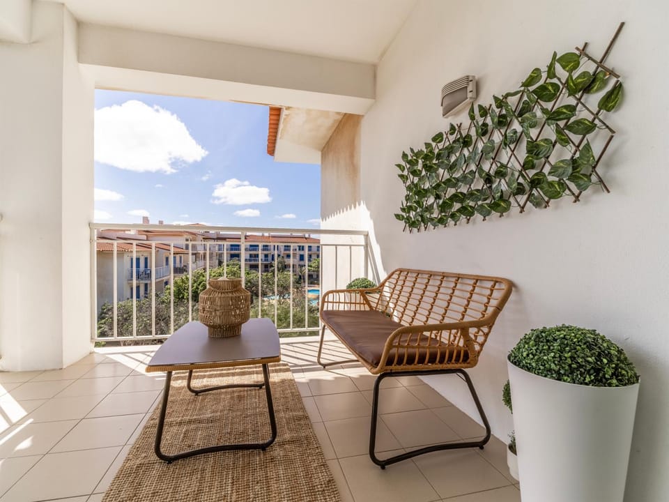 View (from property/room), Balcony/Terrace, Quiet street view