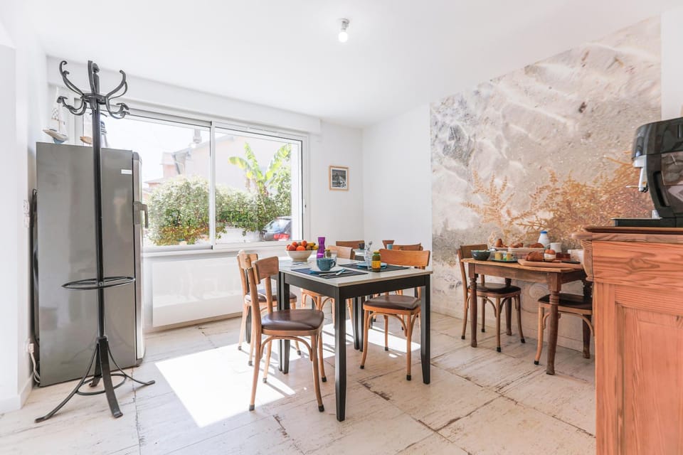 Property building, Kitchen or kitchenette, Living room