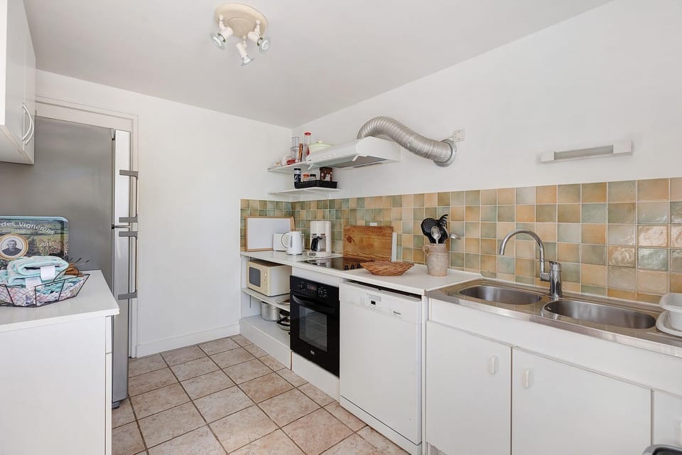 Kitchen or kitchenette, Living room