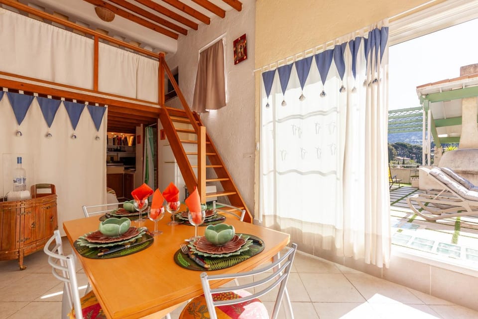 Fleurs de Pampa Apartment in Cassis