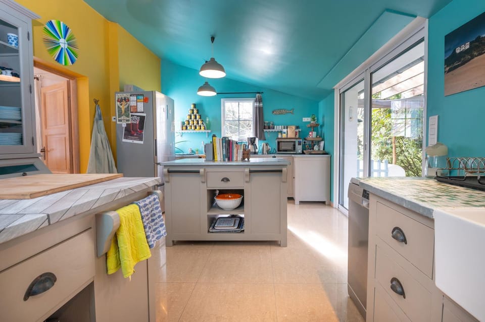 Kitchen or kitchenette, Living room