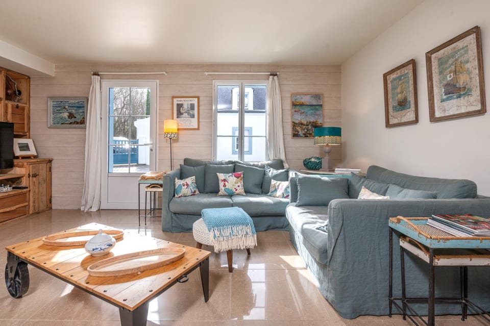 Property building, Living room