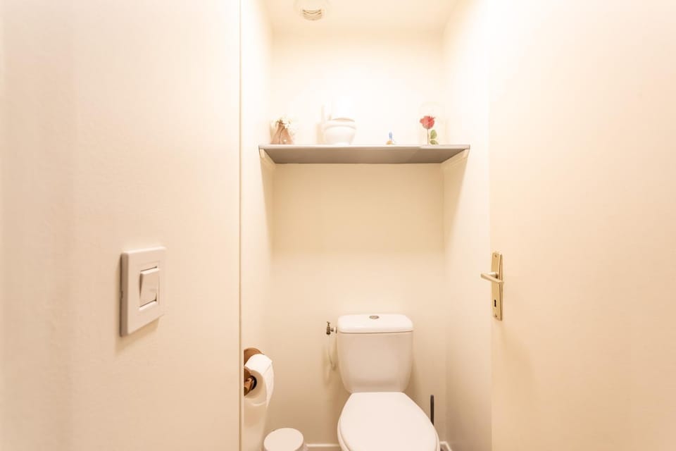 Bathroom, Living room