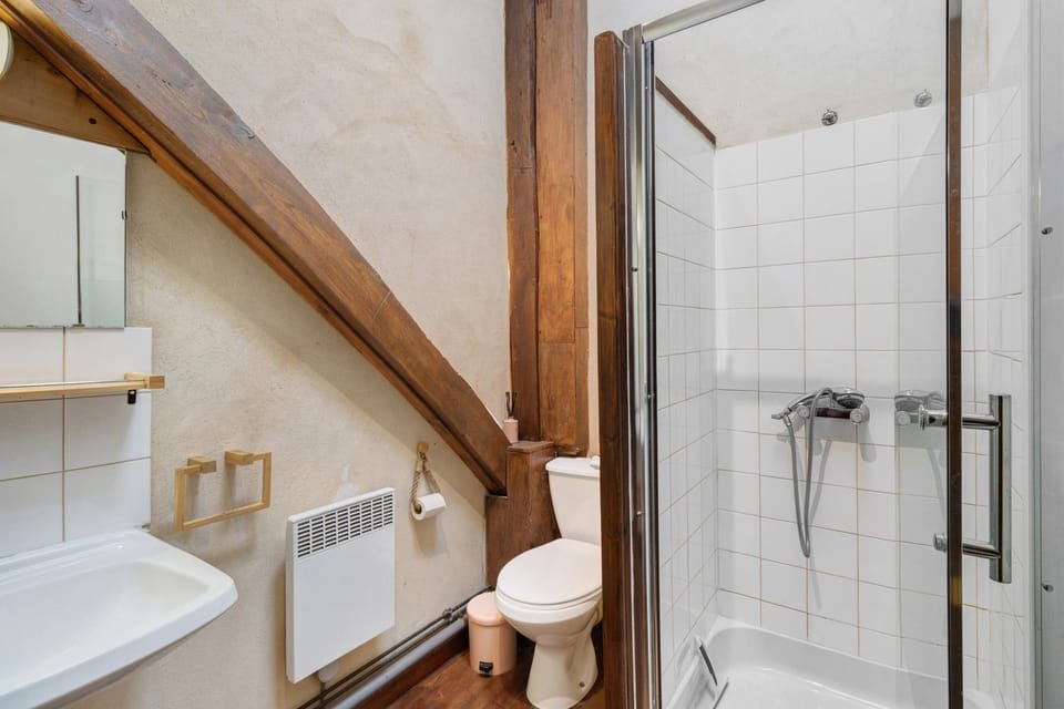 Bathroom, Living room