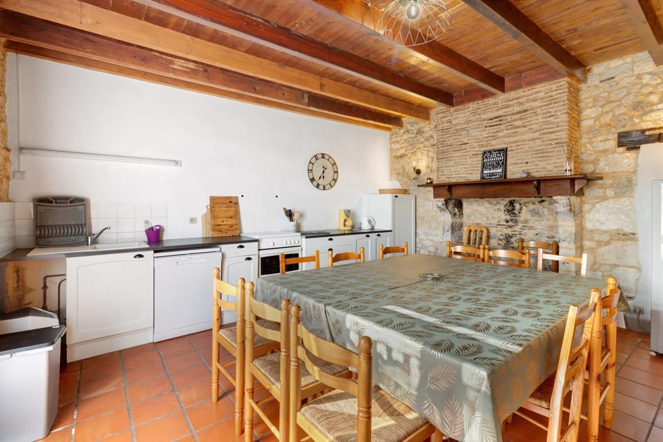 Property building, Kitchen or kitchenette, Living room
