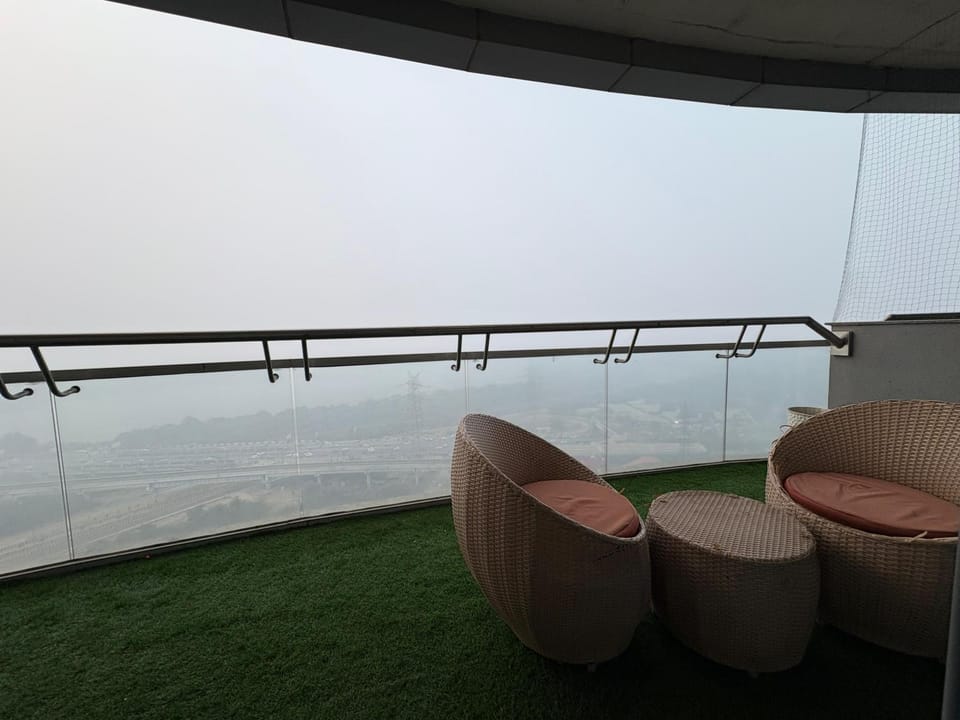 Spira staycation Bed and Breakfast in Noida