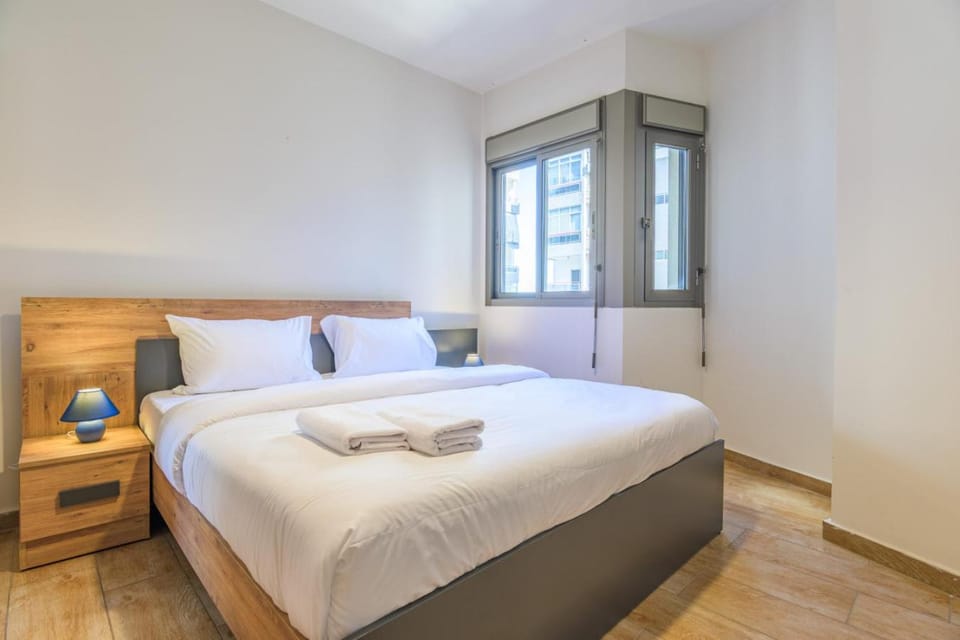 Bed, Bedroom, towels, air conditioner