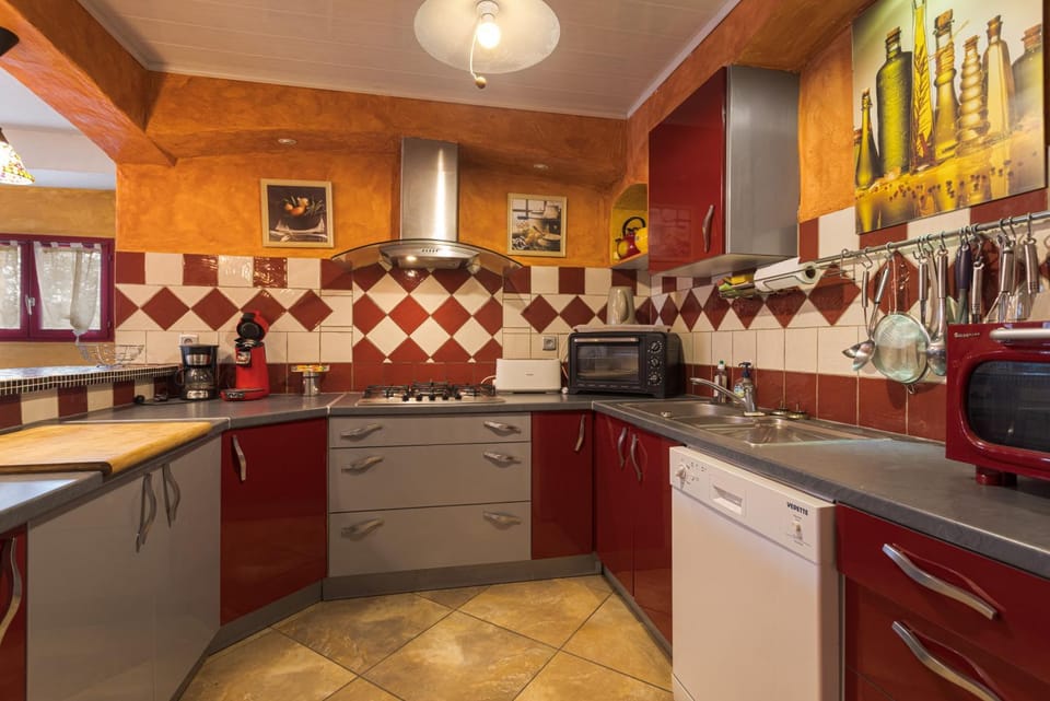 Kitchen or kitchenette, Living room
