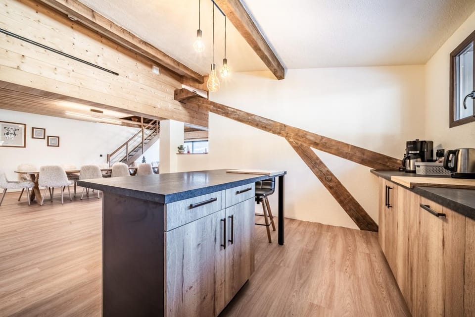 Property building, Kitchen or kitchenette, Living room