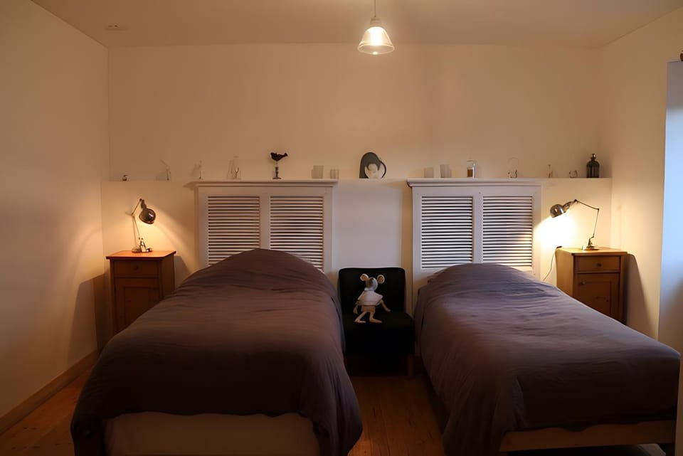 Property building, Living room, Bedroom