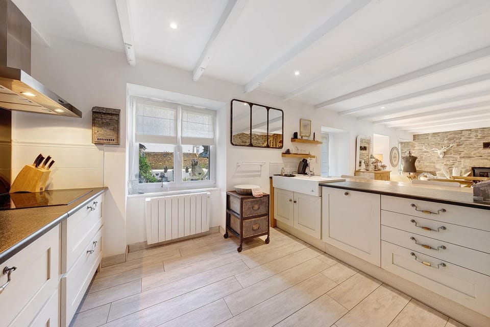 Kitchen or kitchenette, Living room