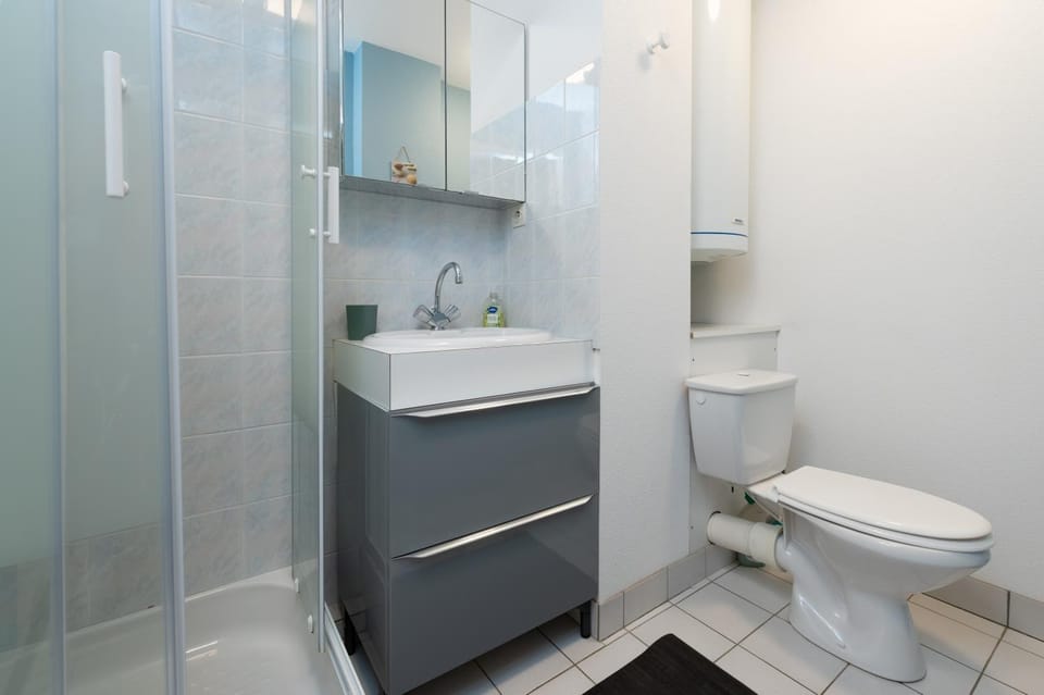 Bathroom, Living room