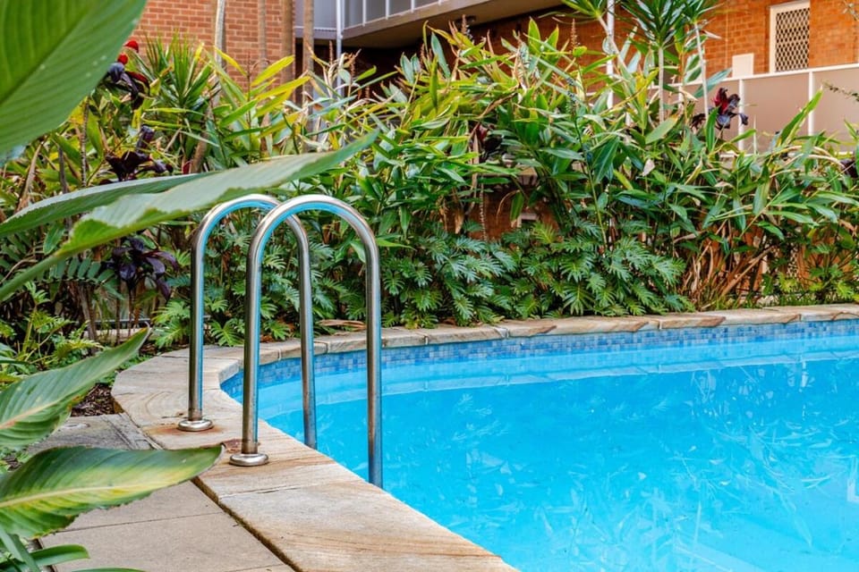 Captain's Pick at Manly Beach plus Parking Apartment in Manly