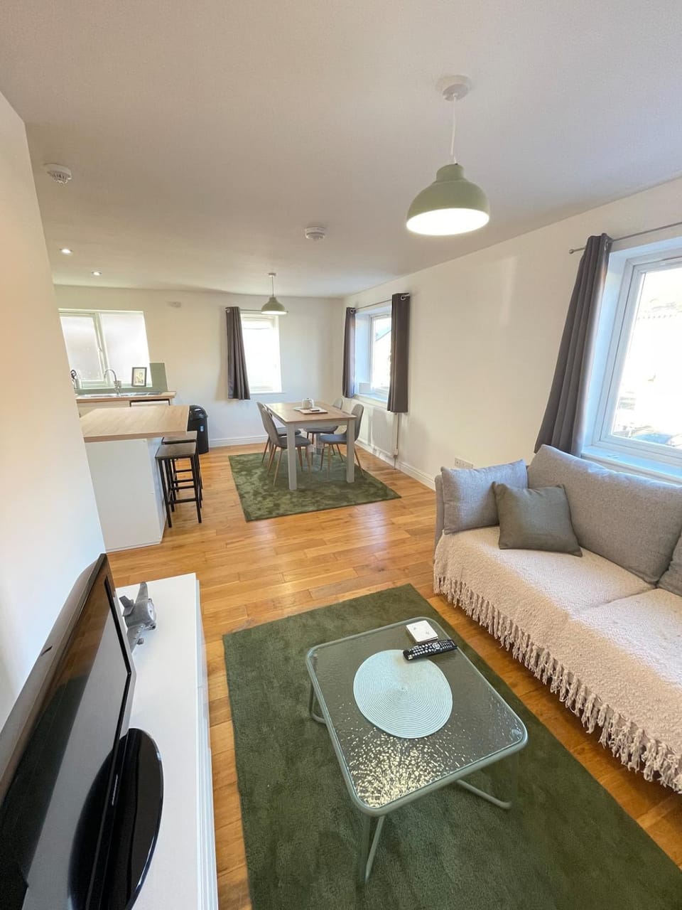 TV and multimedia, Living room, Seating area, Dining area