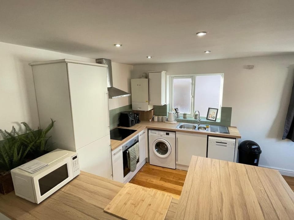 Kitchen or kitchenette, dishwasher, oven, stove, washing machine