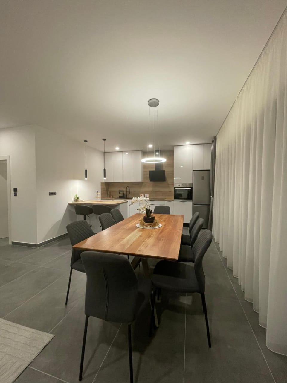 Kitchen or kitchenette, Living room, Seating area, Dining area, stove