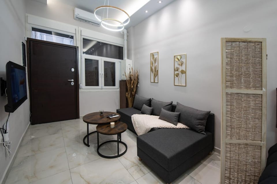Bed, TV and multimedia, Living room, Photo of the whole room, Seating area