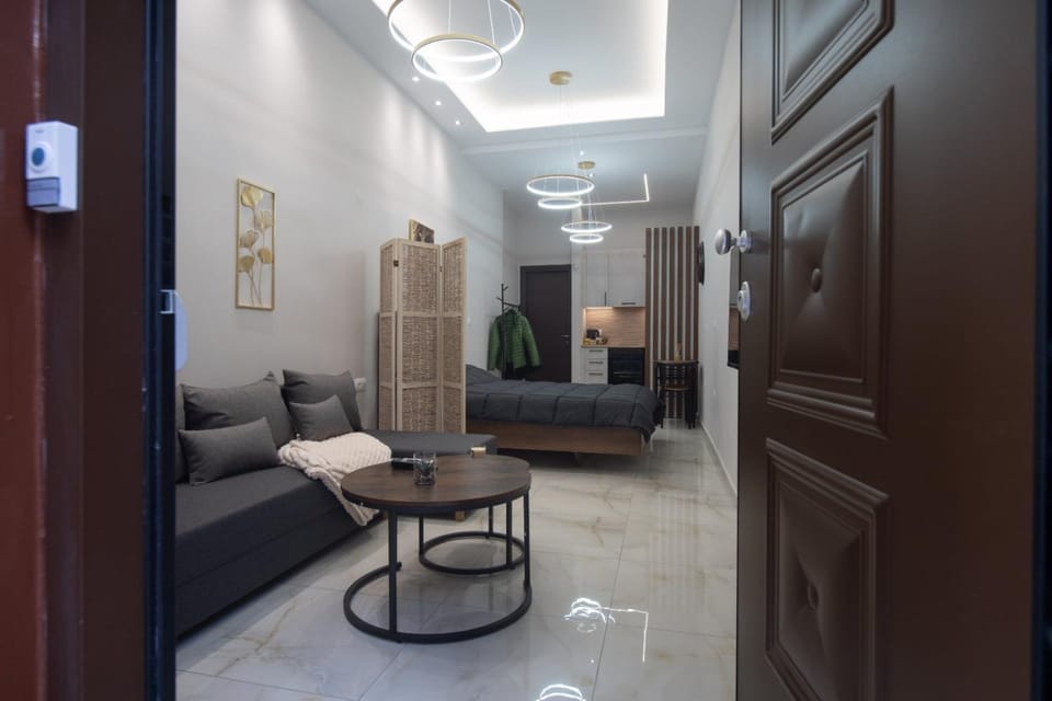 Bed, TV and multimedia, Living room, Photo of the whole room, Seating area