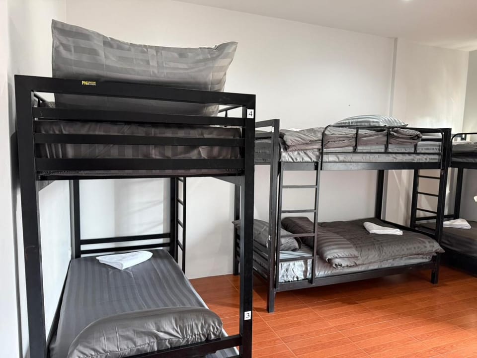 Bedroom, bunk bed