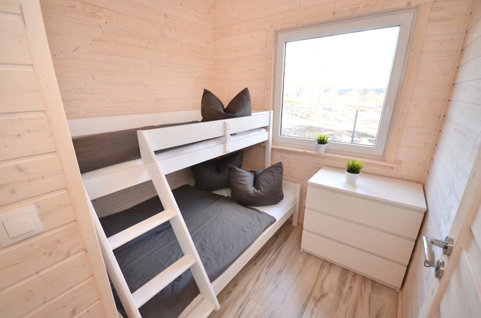Bedroom, bunk bed