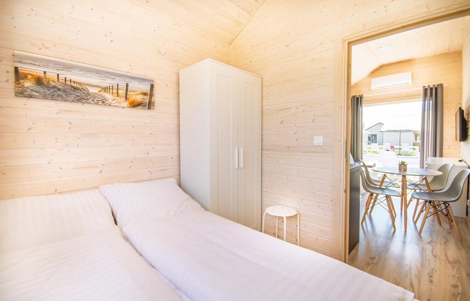 Bedroom, wardrobe
