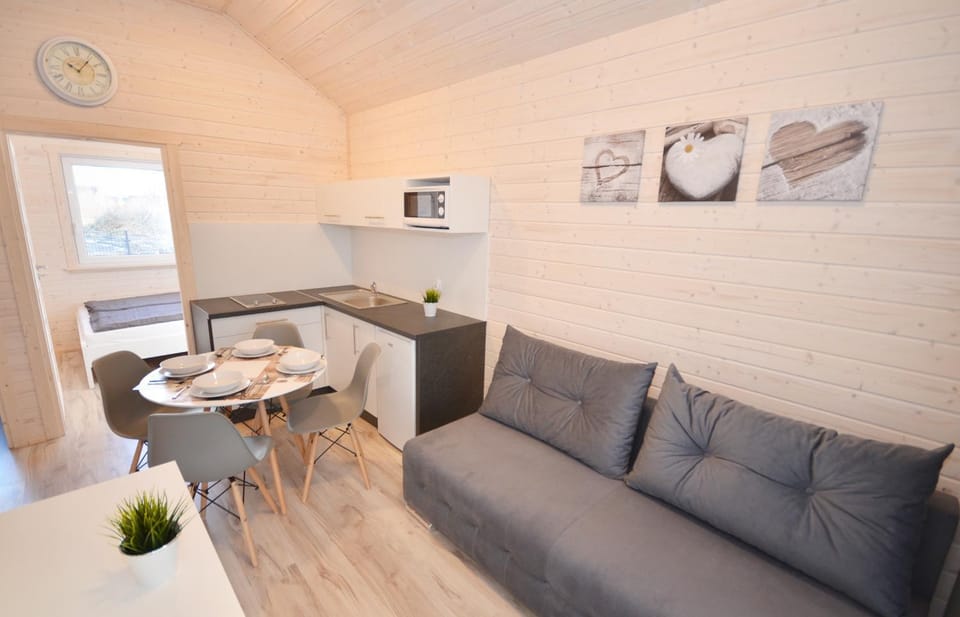 Kitchen or kitchenette, Seating area, Dining area
