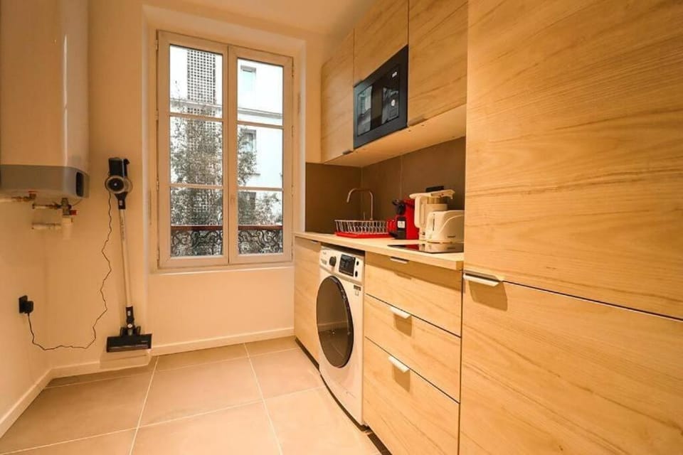 Elegant 1-Bedroom Apartment on Rue Saint-Dominique Apartment in Paris