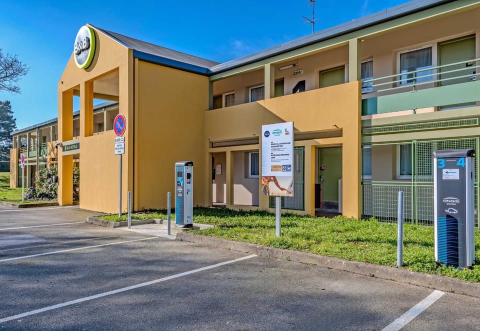 Facade/entrance, Parking