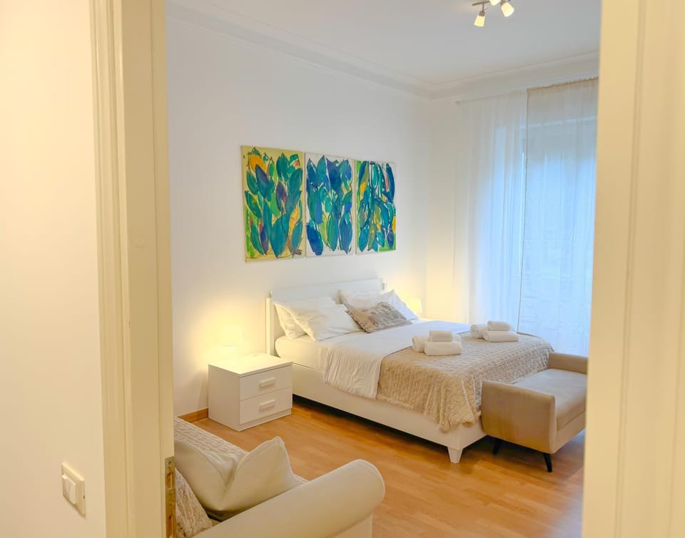 Photo of the whole room, Decorative detail, Decorative detail, Bedroom