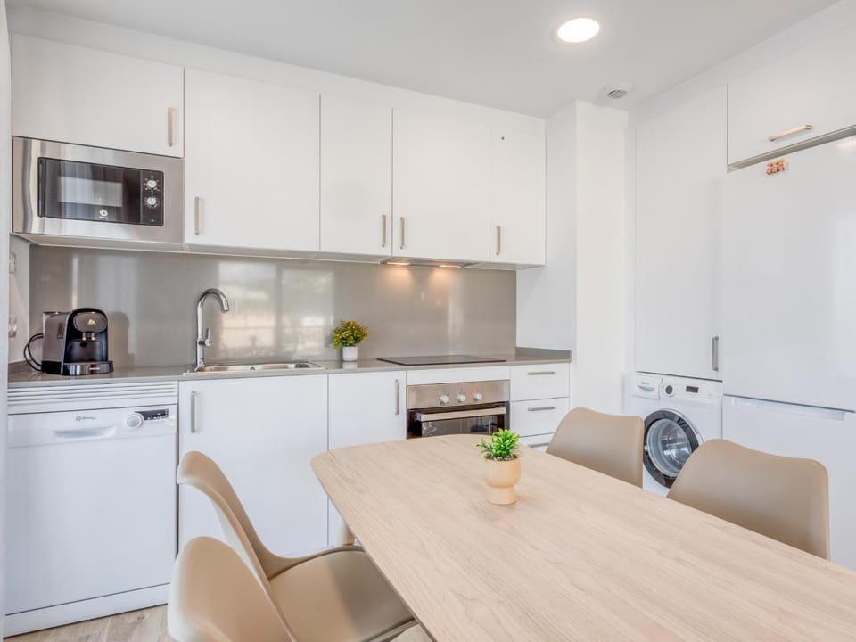 Kitchen or kitchenette, Dining area, dishwasher, oven, stove, toaster