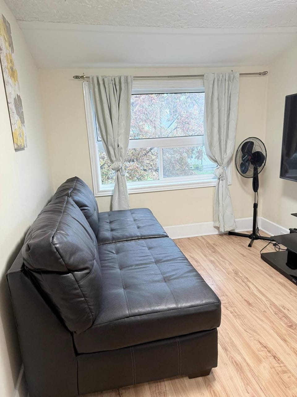 Cozy Duplex 2nd floor suite Apartment in Winnipeg