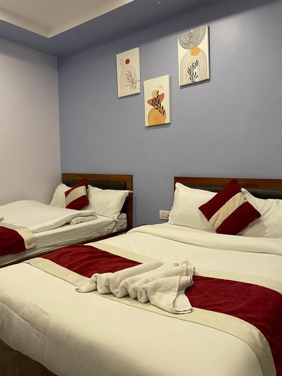 Bed, Photo of the whole room, Bedroom, towels