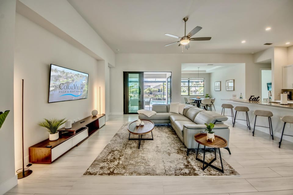 CoralVilla Bright Side - brand new with pool, spa, BBQ grill, boat dock House in Cape Coral