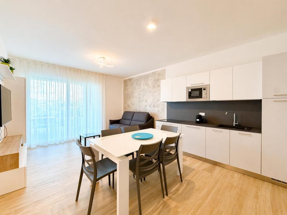Kitchen or kitchenette, Living room, Seating area, Dining area, oven, stove