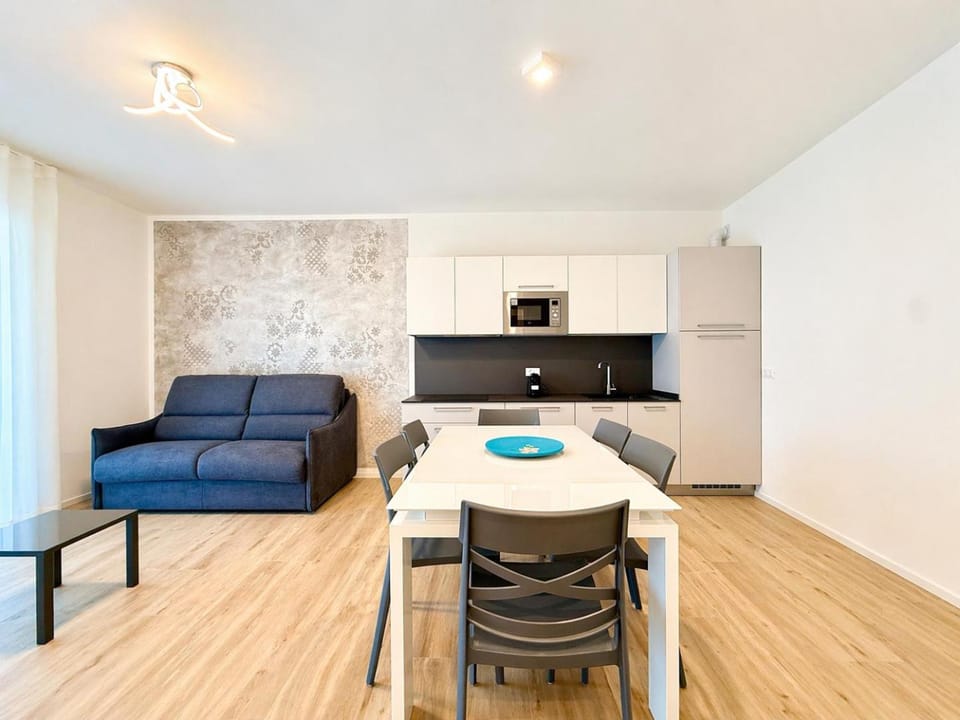 Kitchen or kitchenette, Living room, Seating area, Dining area, oven, stove