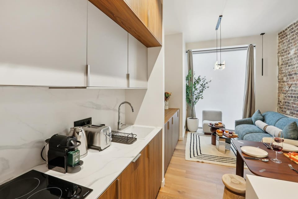 Lavie Maison Marais Hot Tub AC Apartment in Paris