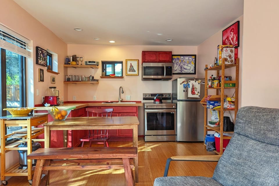$800 Weekly | $2750 Monthly | Renovated Tinyhome! House in Colorado Springs