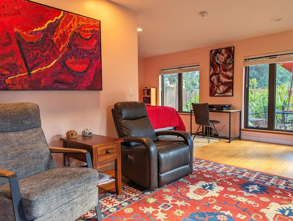 $800 Weekly | $2750 Monthly | Renovated Tinyhome! House in Colorado Springs